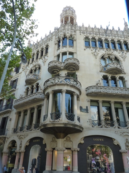 réalisations de l'architecte catalan Antoni Gaudí -Barcelone (18) (Personnalisé).JPG