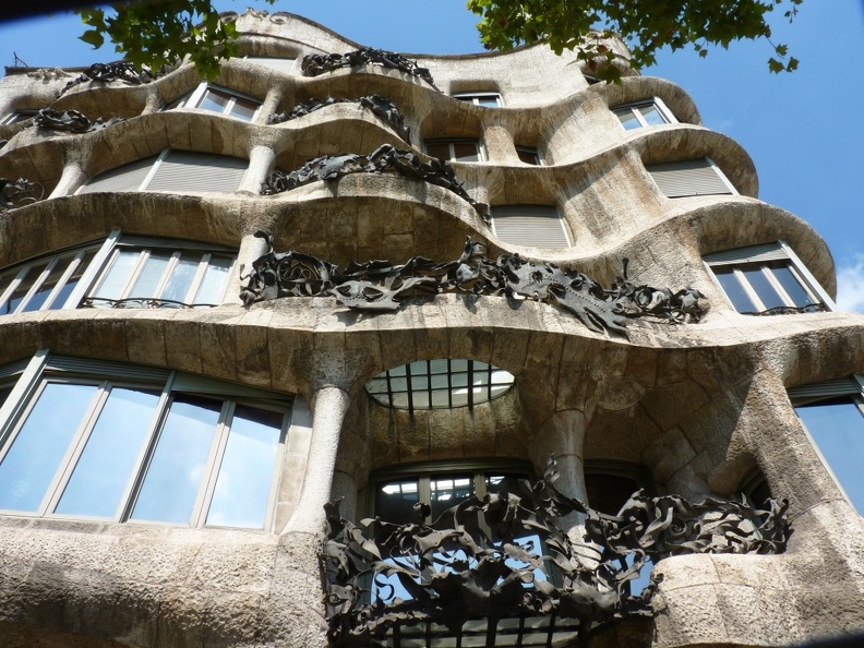 réalisations de l'architecte catalan Antoni Gaudí -Barcelone (2) (Personnalisé).JPG