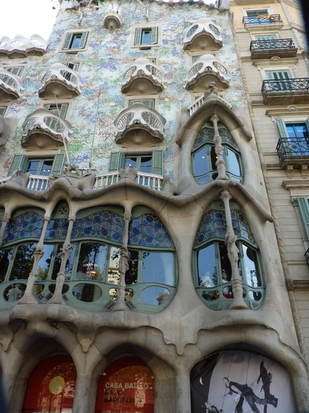 réalisations de l'architecte catalan Antoni Gaudí -Barcelone (12) (Personnalisé).JPG